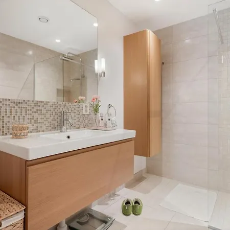 Vy - A Gem With Private In